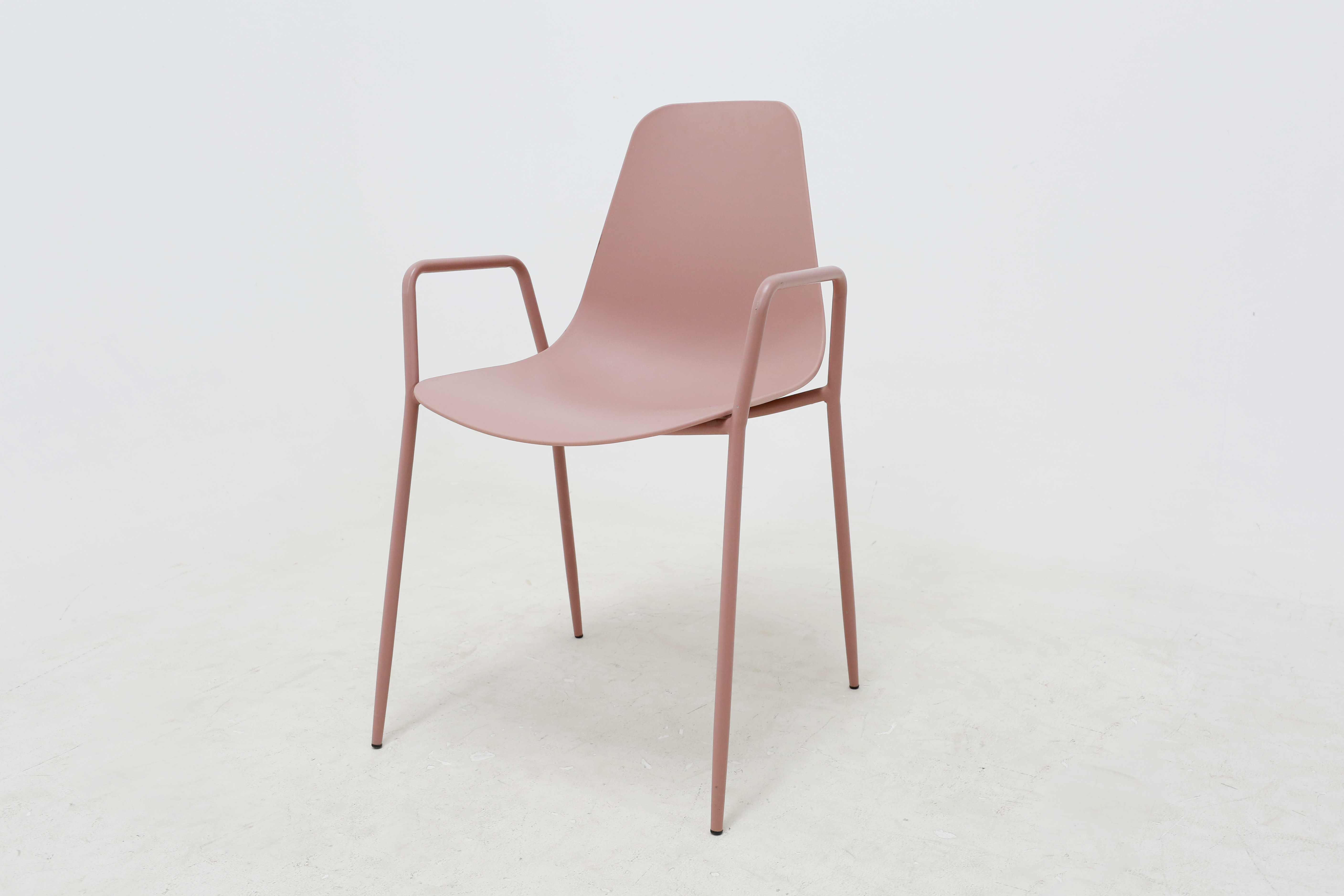 Svelti Stackable Dining Armchair
